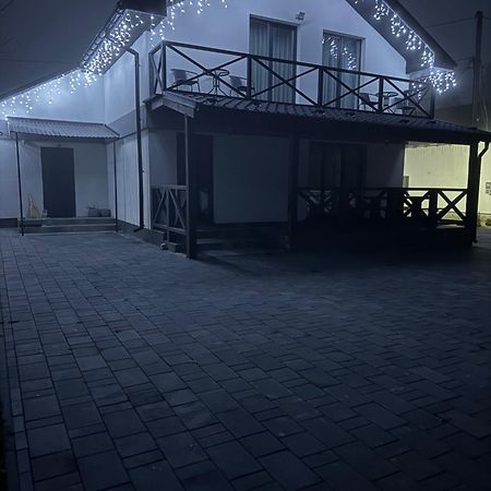 U Anastasii I Sofii Bilya Richki Guest House Mykuljtsjin Eksteriør bilde