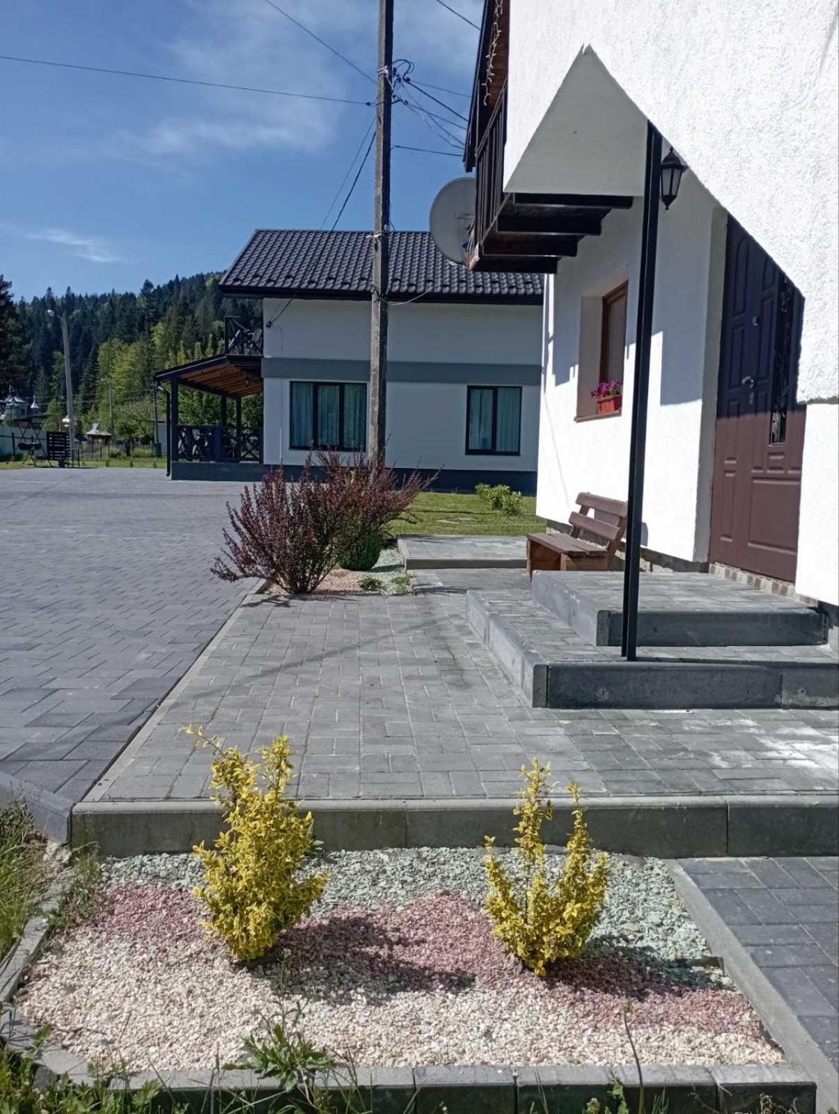 U Anastasii I Sofii Bilya Richki Guest House Mykuljtsjin Eksteriør bilde