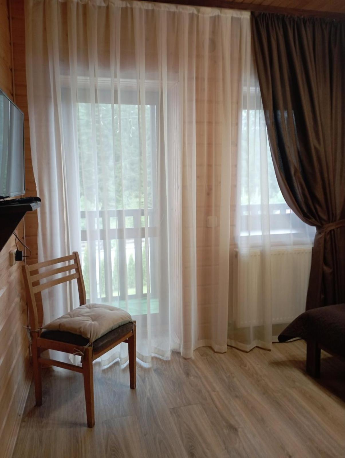 U Anastasii I Sofii Bilya Richki Guest House Mykuljtsjin Eksteriør bilde