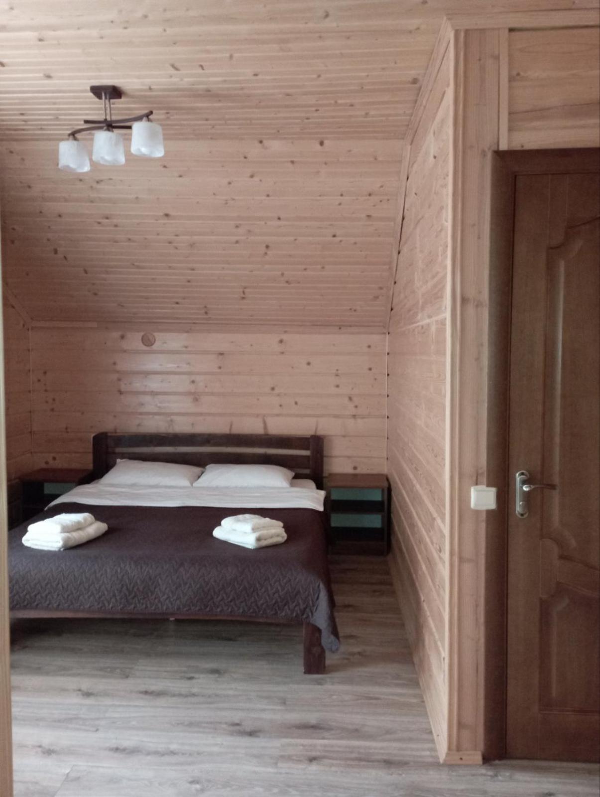 U Anastasii I Sofii Bilya Richki Guest House Mykuljtsjin Eksteriør bilde