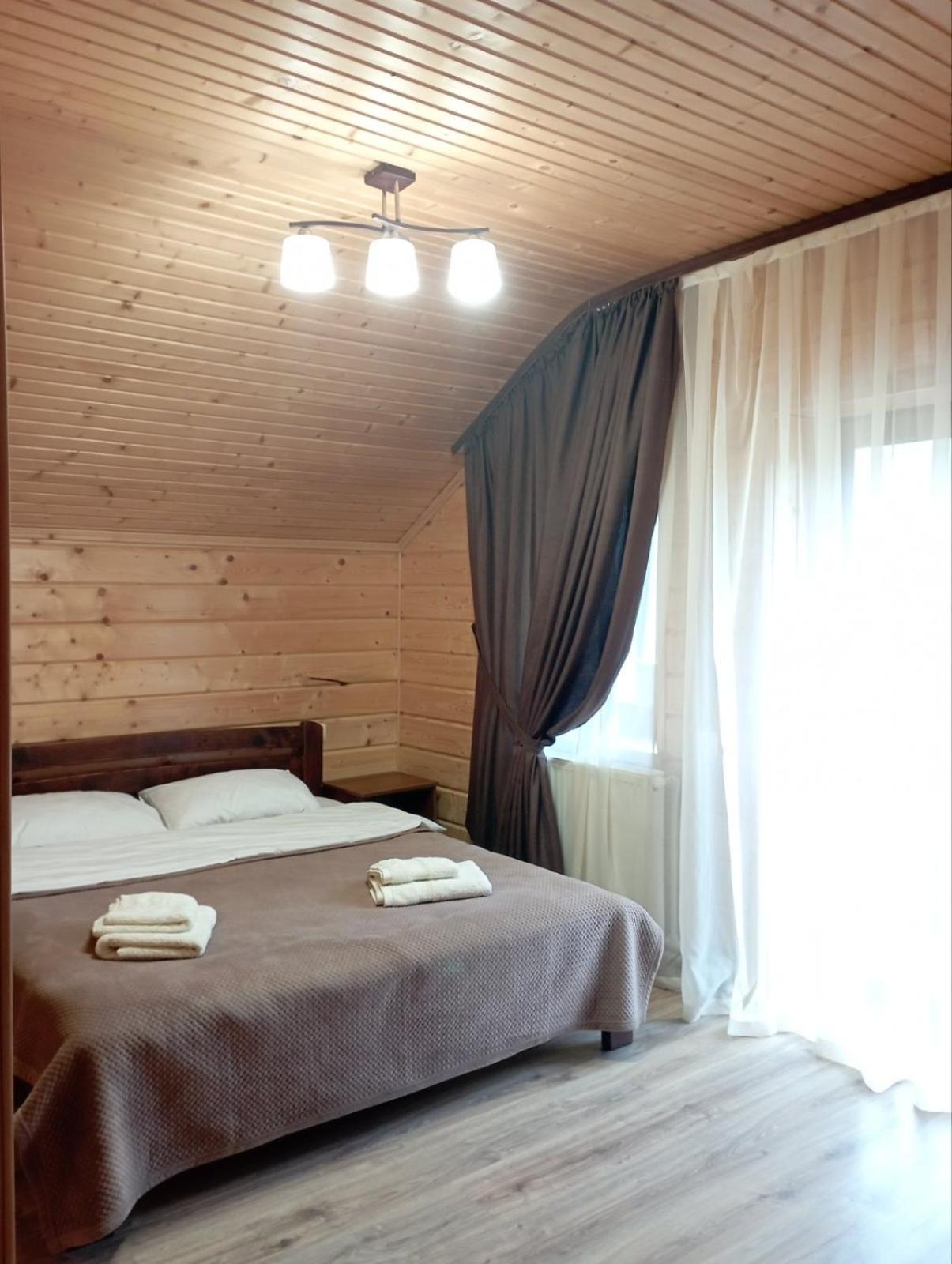 U Anastasii I Sofii Bilya Richki Guest House Mykuljtsjin Eksteriør bilde