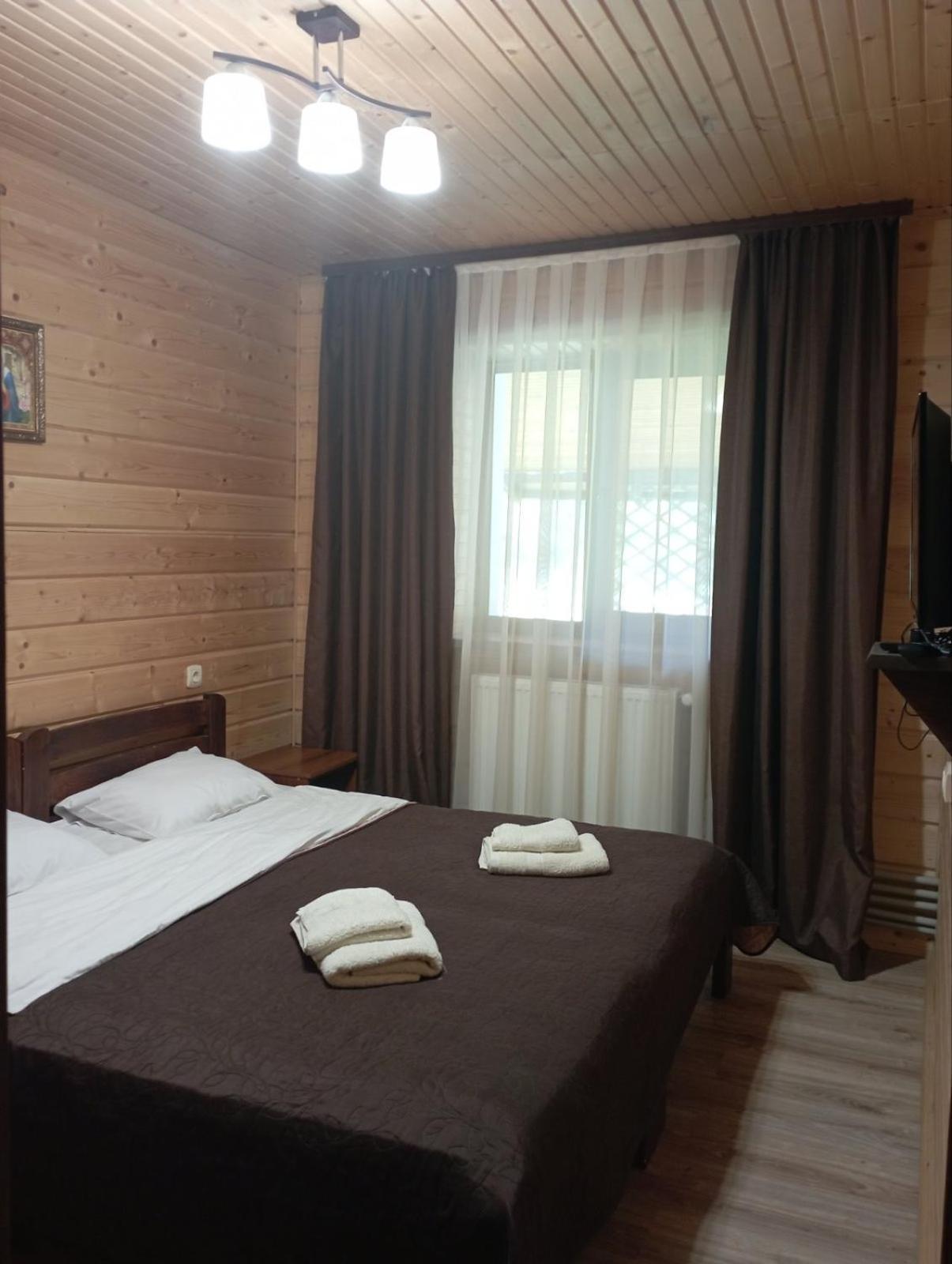 U Anastasii I Sofii Bilya Richki Guest House Mykuljtsjin Eksteriør bilde