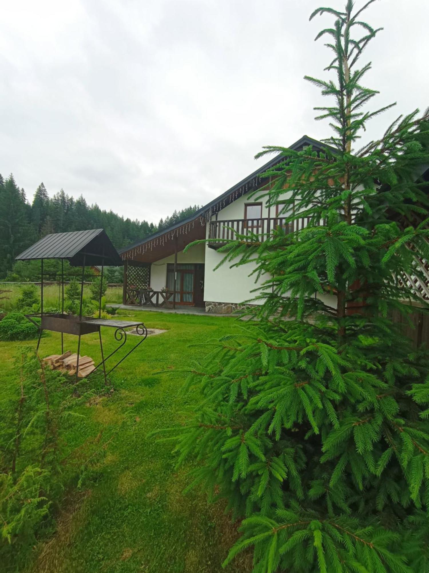 U Anastasii I Sofii Bilya Richki Guest House Mykuljtsjin Eksteriør bilde
