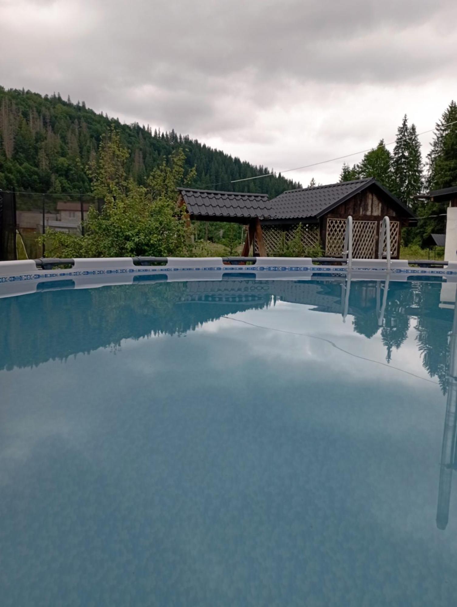 U Anastasii I Sofii Bilya Richki Guest House Mykuljtsjin Eksteriør bilde