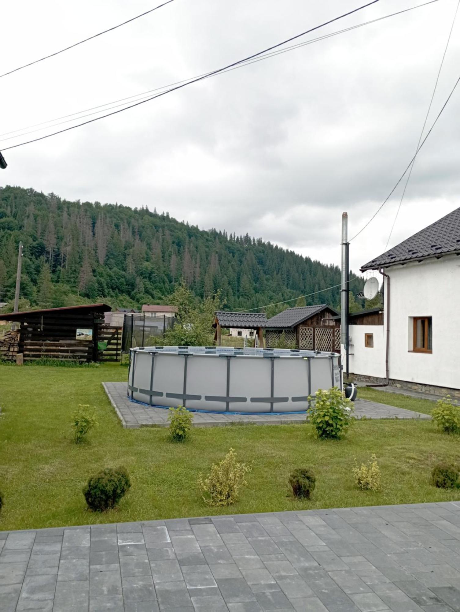 U Anastasii I Sofii Bilya Richki Guest House Mykuljtsjin Eksteriør bilde